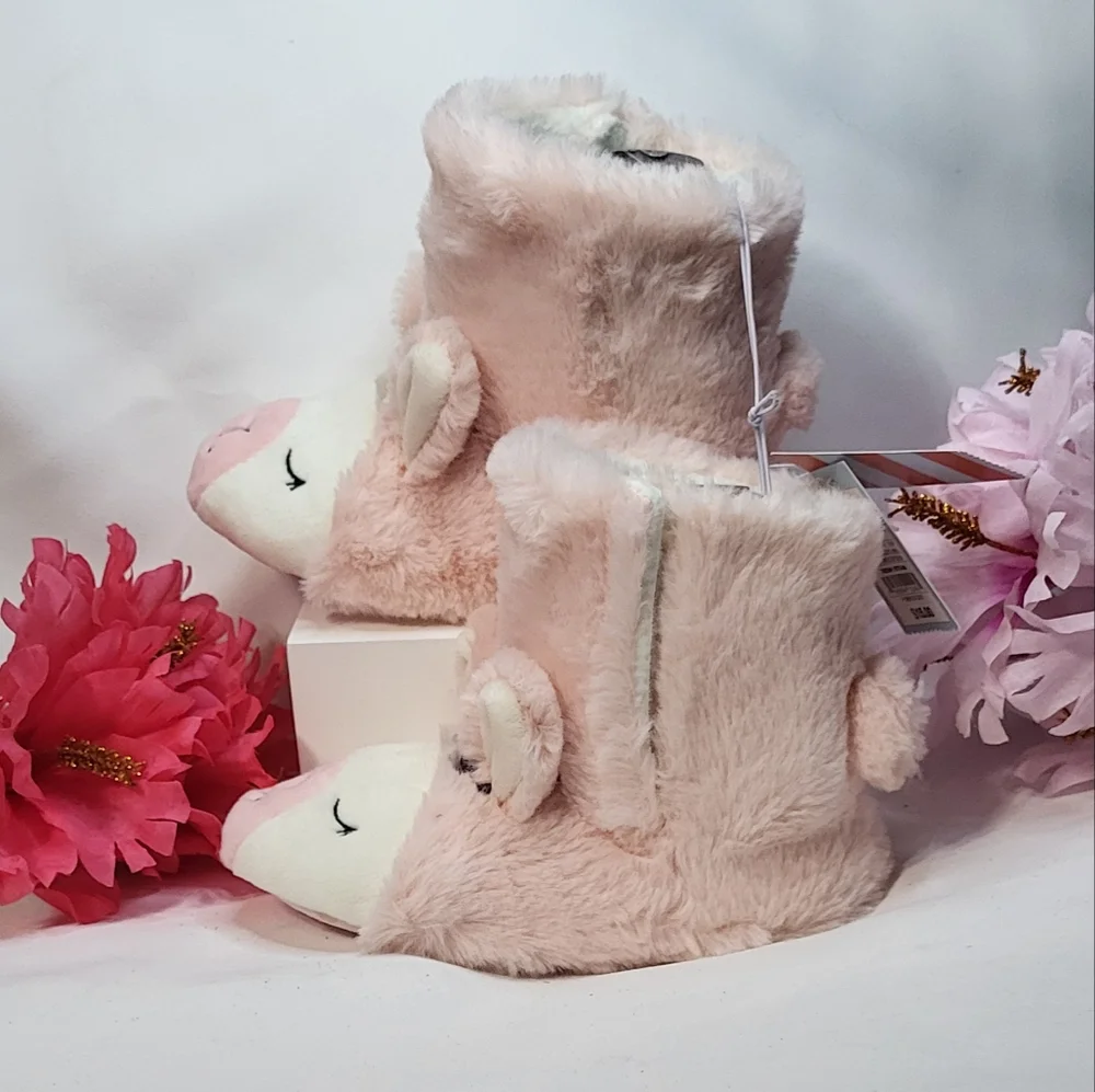 Cat & Jack Girls NWT Light Pink Llama Faux Fur Slipper Booties Sz Medium (7/8)